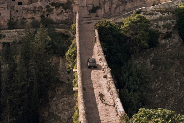 B25_32505_RC3James Bond is on the run inNO TIME TO DIE, an EON Productions and Metro-Goldwyn-Mayer Studios filmCredit: Nicola Dove© 2021 DANJAQ, LLC AND MGM. ALL RIGHTS RESERVED.